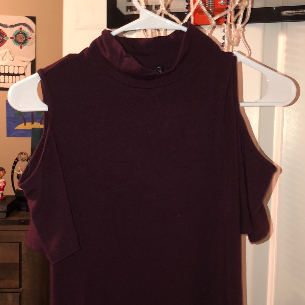 Cute peeping shoulder top